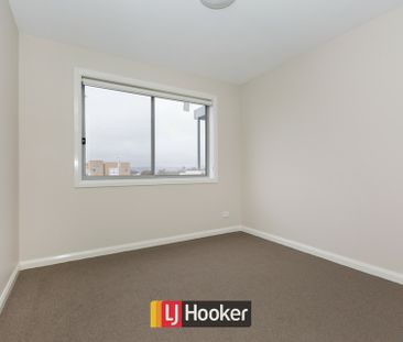 Top floor unit with 2 car spaces! - Photo 4
