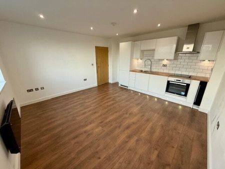 Carlton Square, Nottingham, NG4 - Photo 2