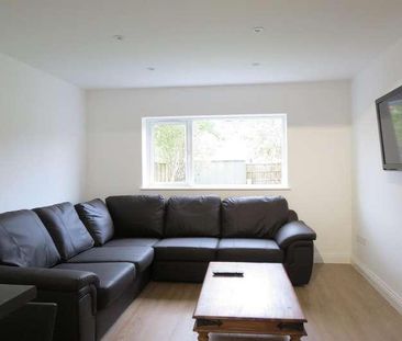 Bedroom Detached House In Charminster, BH8 - Photo 2