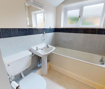 2 bedroom terraced house to rent - Photo 3