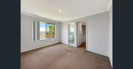 Spacious 4-Bedroom Family Home in Prime Location - Photo 3