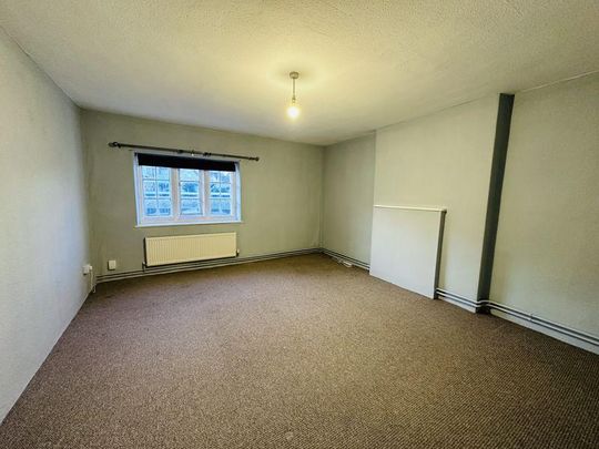 3 bedroom character property to rent - Photo 1