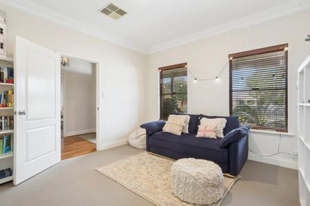 Family Living in the heart of Woodbridge - Photo 3