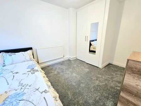 Room in a Shared House, Brancaster House, E1 - Photo 2