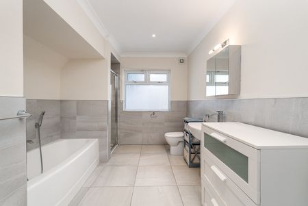 Sakkara, Gordon Avenue, Dublin 18, D18 F9Y6 - Photo 4