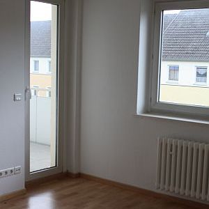 3 Zimmer, mit modernisiertem Badezimmer - Foto 1