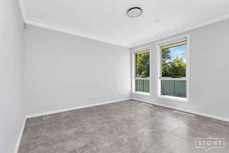 Modern 4 bedroom home - Photo 3