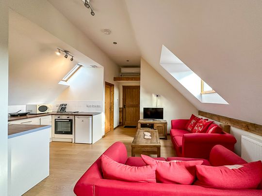 The Oak Room Apartment, North East Farm, Eltisley - Photo 1