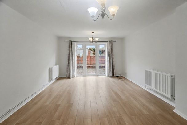 Cottage Grove, Surbiton, KT6 - Photo 1