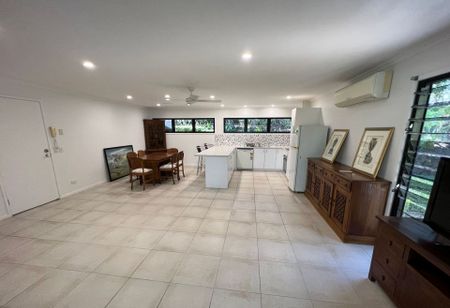 Great Apartment Close to Everthing - Photo 3