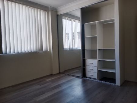 LUXURY AND MODERN LIVING ! - Photo 3