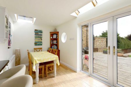 4 bedroom semi-detached house to rent - Photo 3