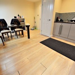 1 bedroom Flat in Otley Road, Leeds - Photo 1