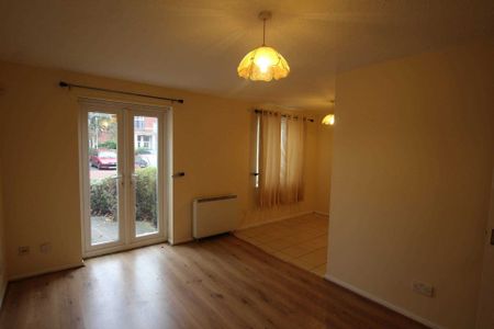 Price £950 pcm - Available 17/12/2025 - Unfurnished - Photo 2