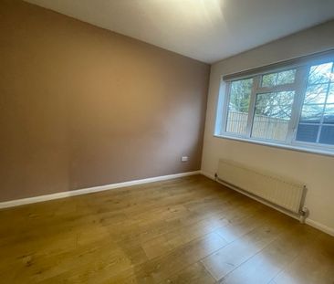 3 bed terraced house to rent in Griffin Close, Slough, SL1 - Photo 4