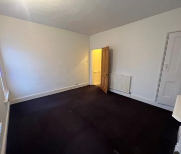 2 bedroom semi-detached house to rent - Photo 5