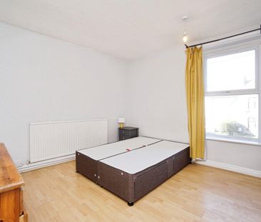 3 bedroom House To Let Total Size: 1066 SQ FT - Photo 2