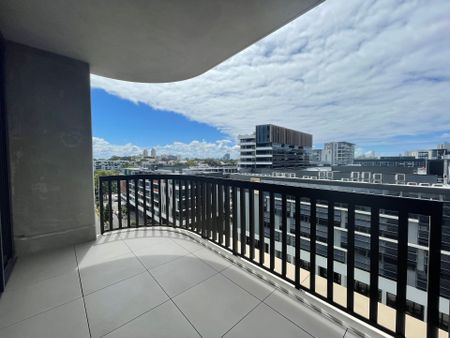 Luxury North Facing Three Bedroom with Two Car Space at Waterfall for Rent - Photo 5