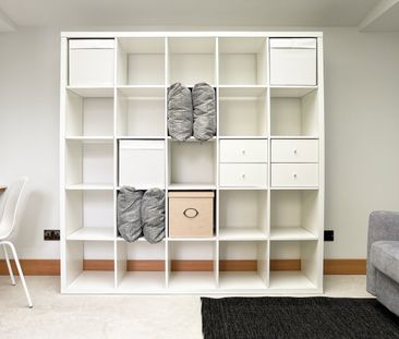 2 Bed Flat, Windmill Road, TW8 - Photo 1