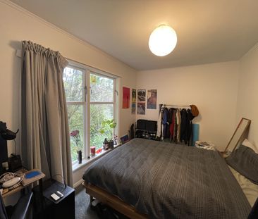 3 Bedrooms in Melrose - Photo 1