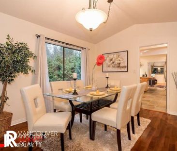 House in West Vancouver, BC - Photo 2
