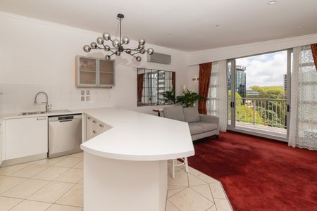 Penthouse Apartment - Photo 3