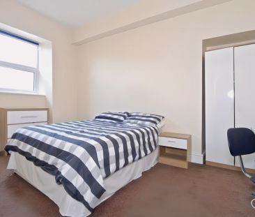 5 Bed 2 Bath - Photo 3