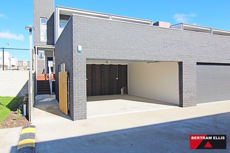 28 Chanter Terrace, Coombs ACT 2611 - Townhouse For Rent | Domain - Photo 2