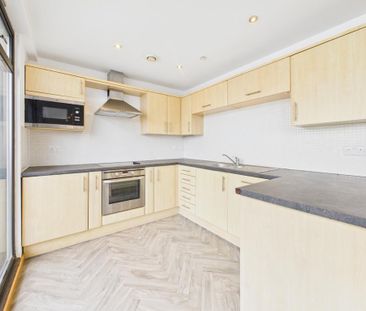 2 bedroom flat to rent - Photo 4