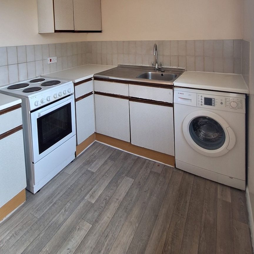 1 Bed Flat, Leaside Road, E5 - Photo 1