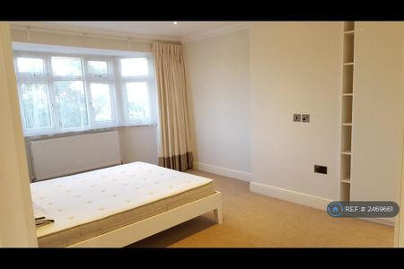 4 bedroom semi-detached house to rent - Photo 2