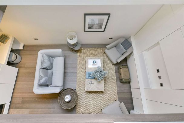 A fantastic split level one bedroom apartment situated in a prime Chelsea location just moments from all the amenities of the Fulham Road. - Photo 1