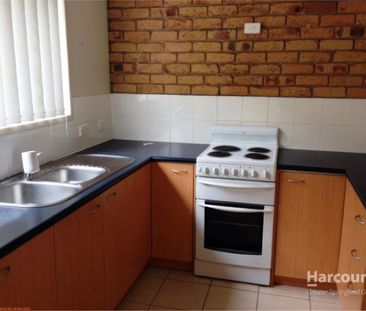 Spacious 2-Bedroom Duplex with Carport! - Photo 5