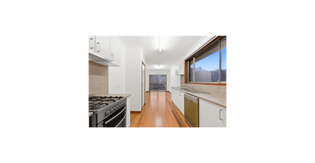 SPACIOUS FAMILY HOME - Photo 3