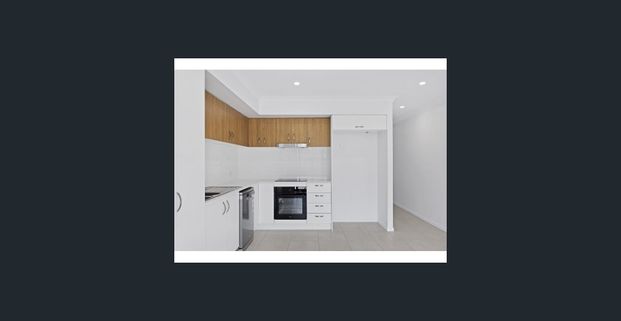 Modern 3-Bedroom Home in Park Ridge - Low Maintenance Living! - Photo 1