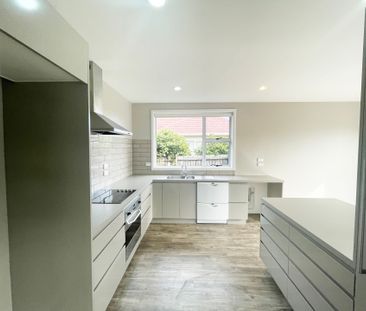 Conveniently Located & Plenty of Room - Photo 6