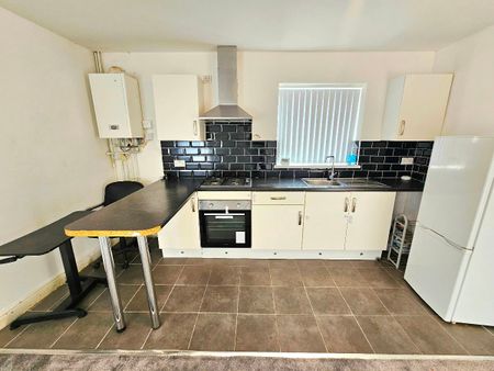 Cringle Road, Levenshulme, Manchester, M19 - Photo 3