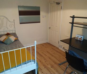 1 bedroom in a house share to rent - Photo 1
