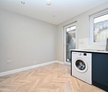 21 Ebor Parade, Belfast, BT12 6NS - Photo 6
