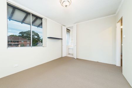 Spacious Park-side Unit - Photo 4