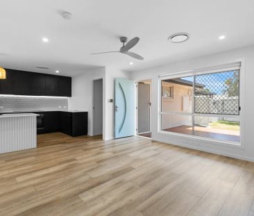 Beautifully renovated coastal home - Photo 5