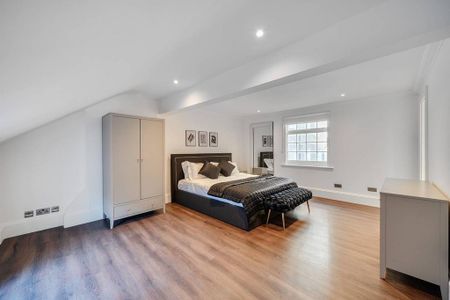 3 bedroom mews to rent - Photo 4