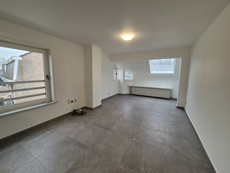 vernieuwd appartement te huur te Roeselare - Foto 4