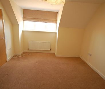 4 bedroom semi-detached house to rent - Photo 1