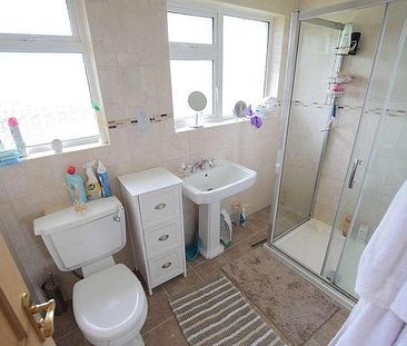 Chiltern Drive, Barton On Sea, New Milton, Hampshire, BH25 - Photo 3