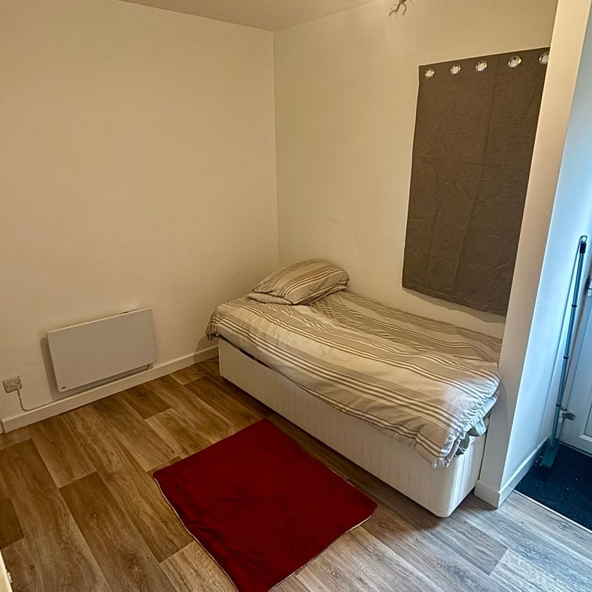 Cheddon Road, Taunton, Somerset - Photo 1