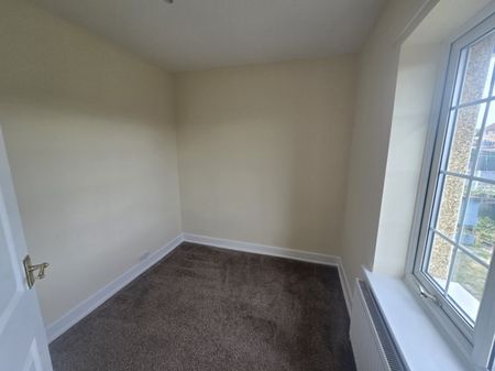 3 bed Semi-Detached - To Let - Photo 2