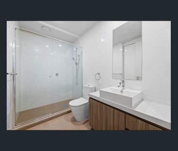 CHIC GROUND FLOOR LIVING IN ORMOND - Photo 3