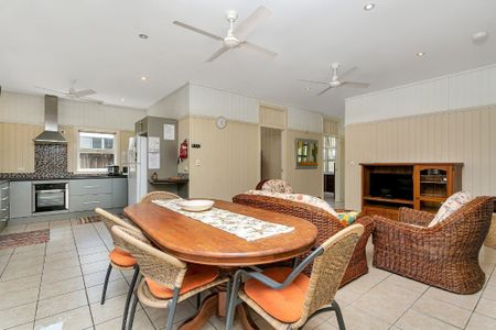 COSY ONE BEDROOM! - Photo 3