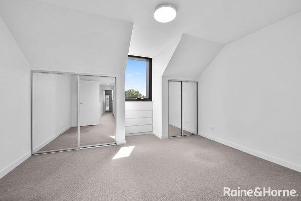 Sophisticated Two Bedroom Apartment in Croydon - Photo 1